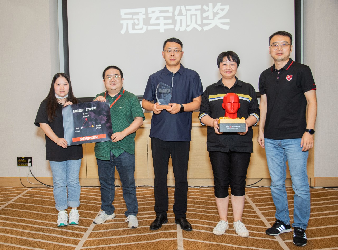 四年前，当纸业巨头纷纷加码湿厕纸时，他们做了一个决定